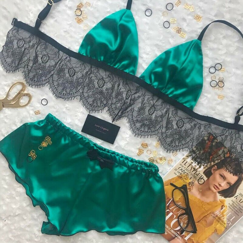 ’Aura’ Lace Satin 2 piece PJ set